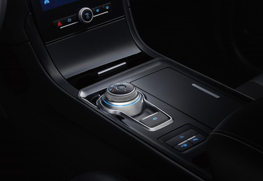 Детали интерьера Ford Edge ST-Line 2019 года  (CN) (фото 6 из 23)